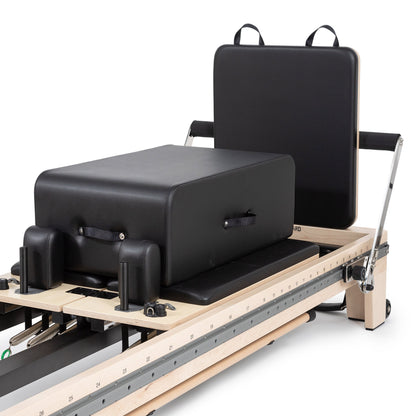 The Twin Reformer from Elina Pilates offers a multitude of benefits, highlighting its exceptional versatility that makes it the perfect choice to stimulate your creativity and keep your Pilates workout always fresh. With its double carriage design and res