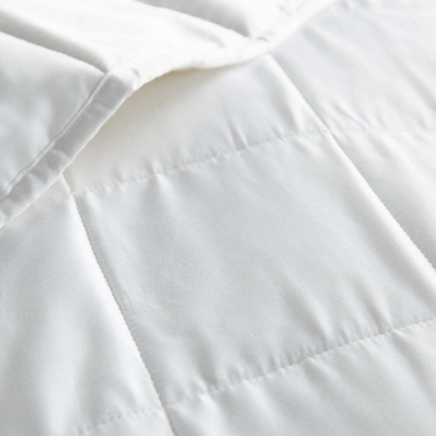 Experience the cloud-like luxury Our 100% bamboo viscose duvet comforter—crafted for ultimate comfort and all-season breathability. Naturally cooling and moisture-wicking, it keeps you dry and cozy, night after night. Sleep better, knowing you’ve chosen a