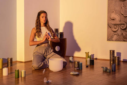 This professional 432 Hz Crystal Singing Bowl Chakra Set is perfectly tuned to the seven chakras in all seven notes. It is handcrafted with the utmost attention to sound and design to become the ideal instrument for creating your perfect sound bath. Safel