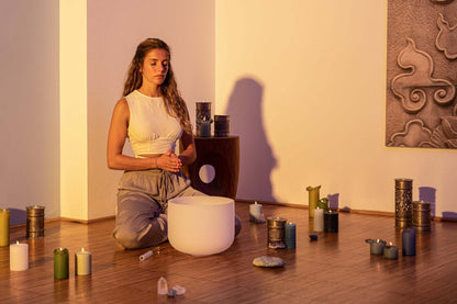 This professional 432 Hz Crystal Singing Bowl Chakra Set is perfectly tuned to the seven chakras in all seven notes. It is handcrafted with the utmost attention to sound and design to become the ideal instrument for creating your perfect sound bath. Safel