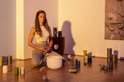 This professional 432 Hz Crystal Singing Bowl Chakra Set is perfectly tuned to the seven chakras in all seven notes. It is handcrafted with the utmost attention to sound and design to become the ideal instrument for creating your perfect sound bath. Safel