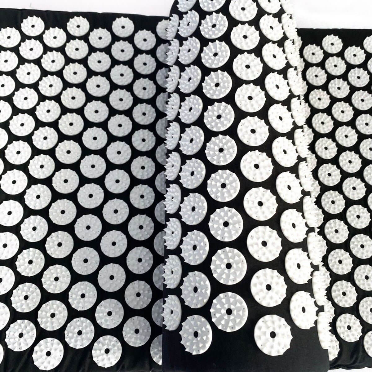 The Lotus Wellness Acupressure Mat with Pillow is your ultimate tool for relaxation, pain relief, and improved well-being. Designed with precision, this set stimulates key pressure points on your body, promoting blood circulation, relieving muscle tension