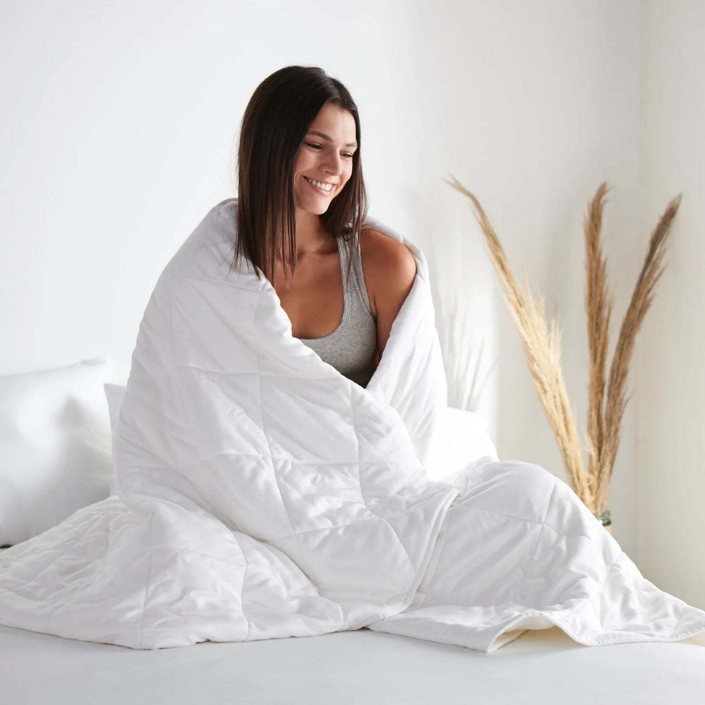 Experience the cloud-like luxury Our 100% bamboo viscose duvet comforter—crafted for ultimate comfort and all-season breathability. Naturally cooling and moisture-wicking, it keeps you dry and cozy, night after night. Sleep better, knowing you’ve chosen a