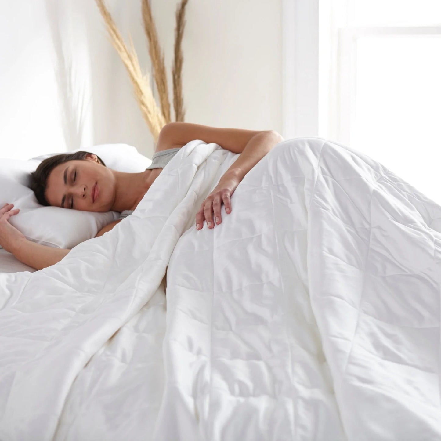 Experience the cloud-like luxury Our 100% bamboo viscose duvet comforter—crafted for ultimate comfort and all-season breathability. Naturally cooling and moisture-wicking, it keeps you dry and cozy, night after night. Sleep better, knowing you’ve chosen a