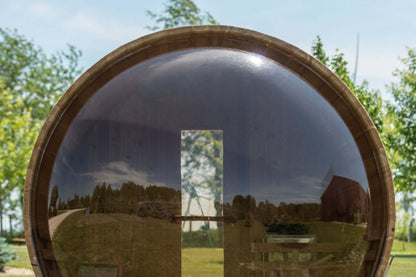 The SAUNA EVOLUTION Barrel Sauna Serenity Nature Air 4 is a natural oasis designed for relaxation and rejuvenation. Made from high-quality solid wood, this wooden sauna is the perfect way to connect with nature while enjoying the benefits of sauna therapy